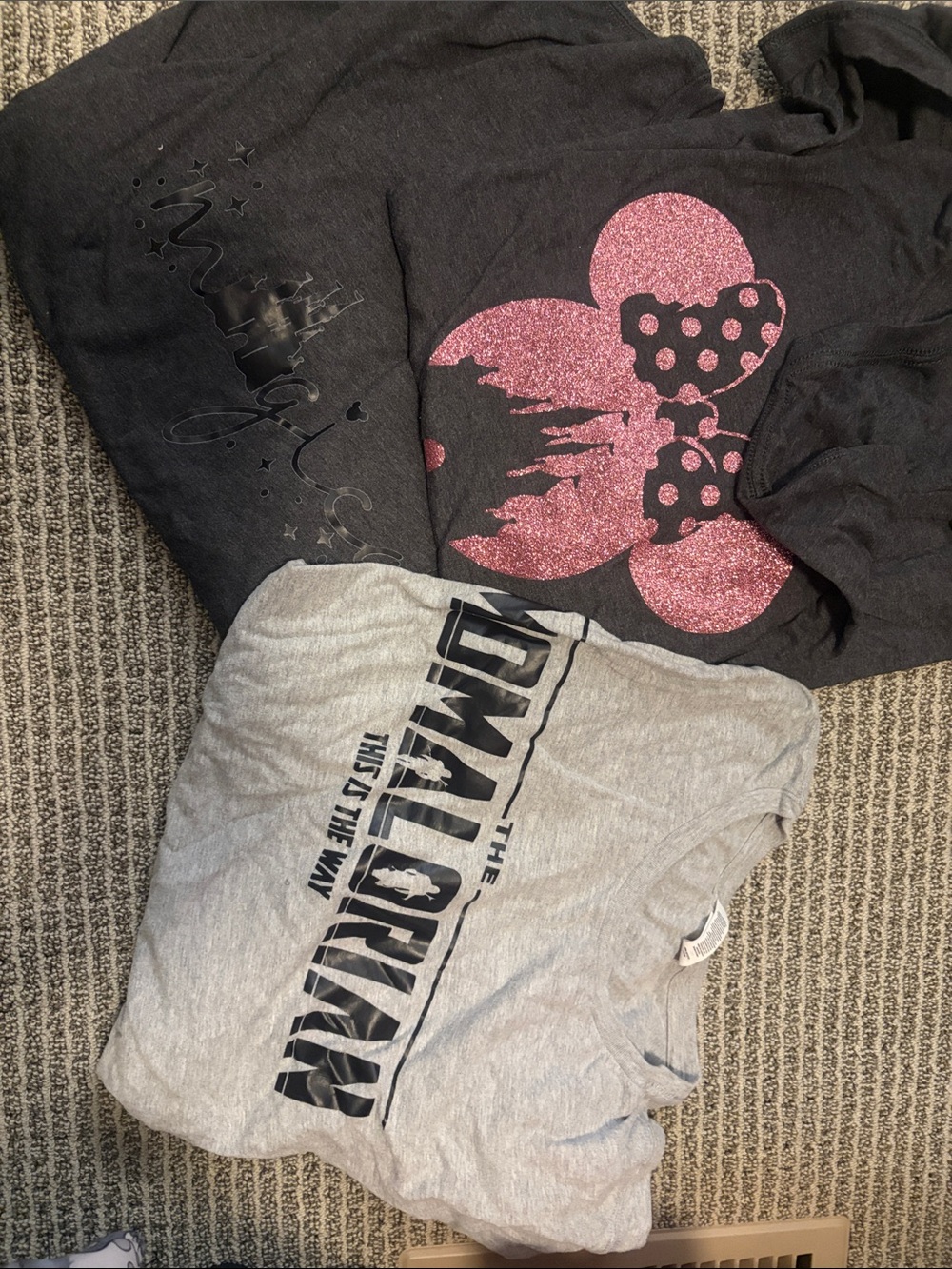 Girls' Black Glitter Minnie Mouse Graphic Tee & Gray Logo Top - Kids Shirts